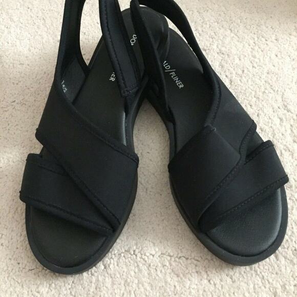 Donald Pliner Size 8 Women's Elegant Black Sandals in Excellent Preloved Cond. - Picture 5 of 7